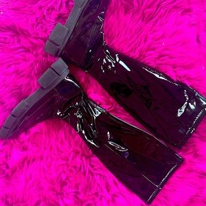 Patent leather racer boots 😍